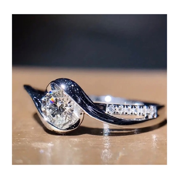 WHITE GOLD SUPER FLASH ZIRCON RING - Picture 2 of 7